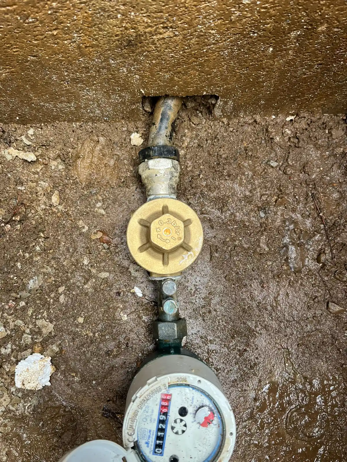 Nouveau réducteur de pression installé sur arrivée d'eau à Bosmie-l'Aiguille