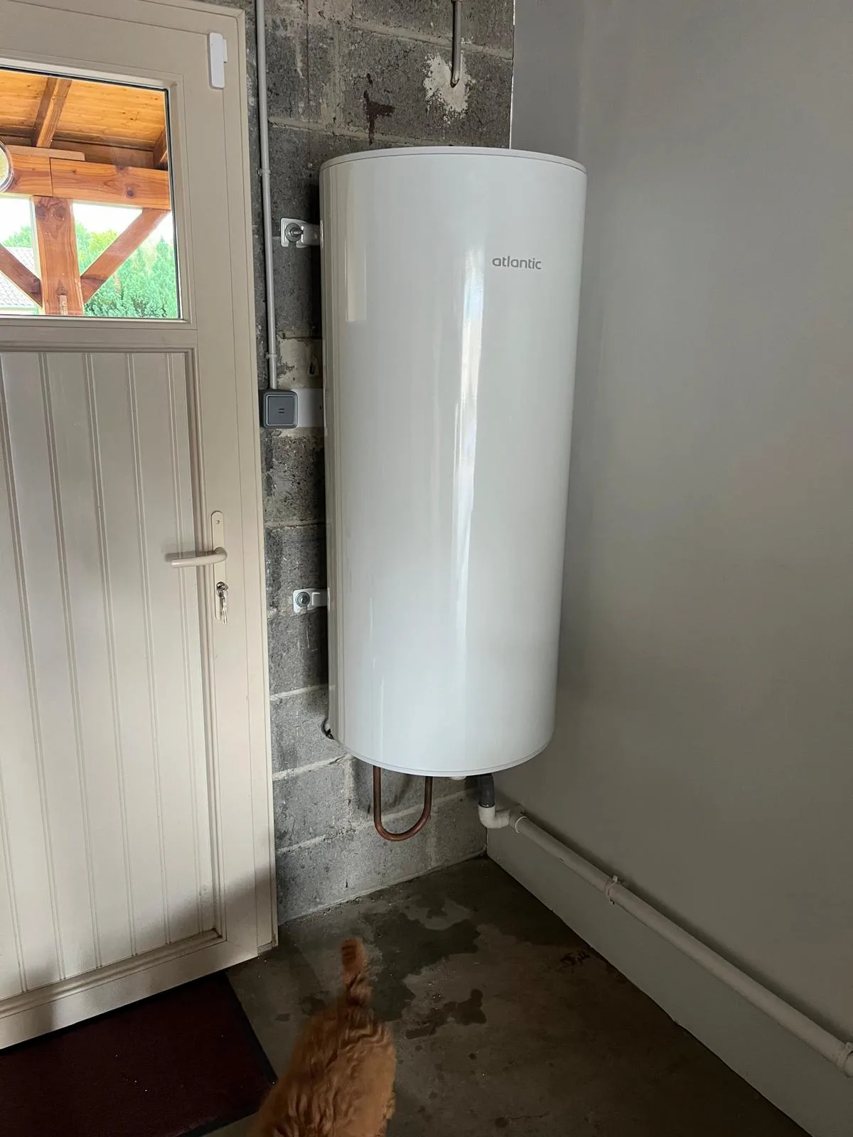Nouveau chauffe-eau inox installé à Condat-sur-Vienne par MI2P — raccordements soignés, mise en conformité