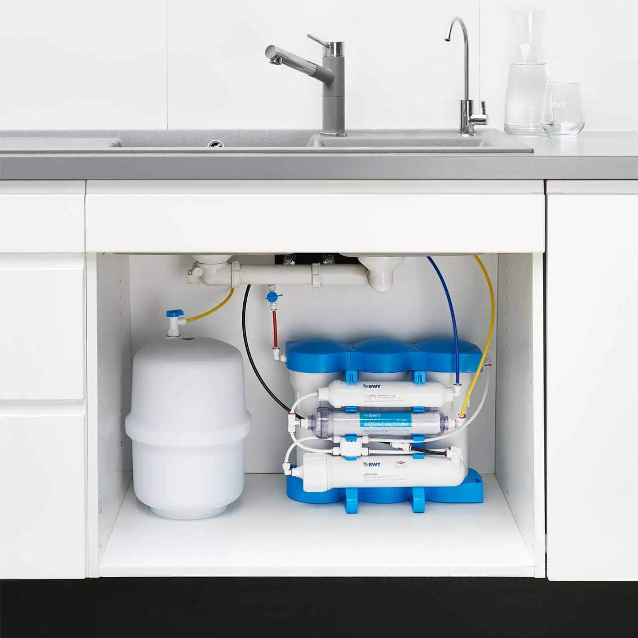 Osmoseur sous-évier installé à Limoges par MI2P — station compacte de filtration totale de l'eau pour la consommation, traitement eau acide Haute-Vienne